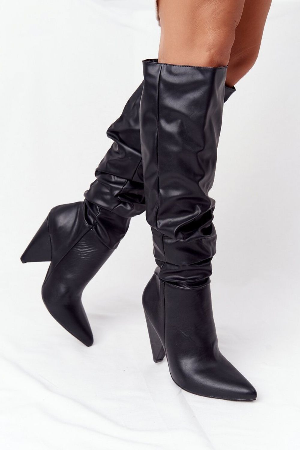 High Boots With Crease Upper Step in style